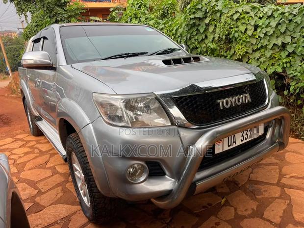 Toyota Hilux 2015 Silver