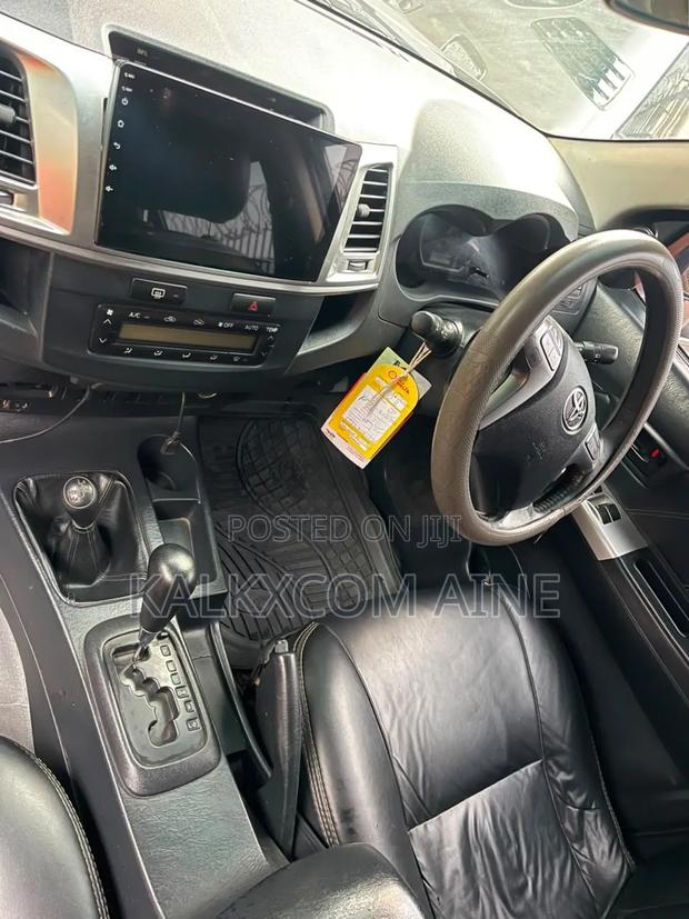 Toyota Hilux 2015 Silver