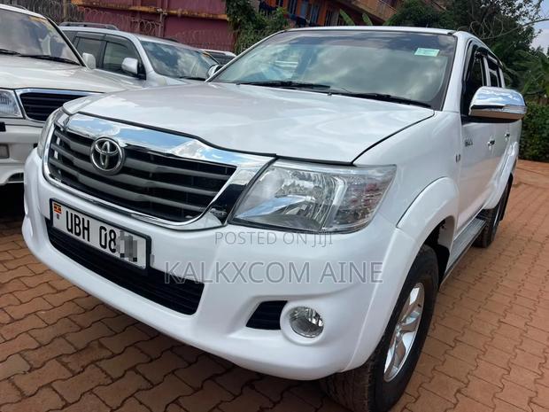 Toyota Hilux 2012 White