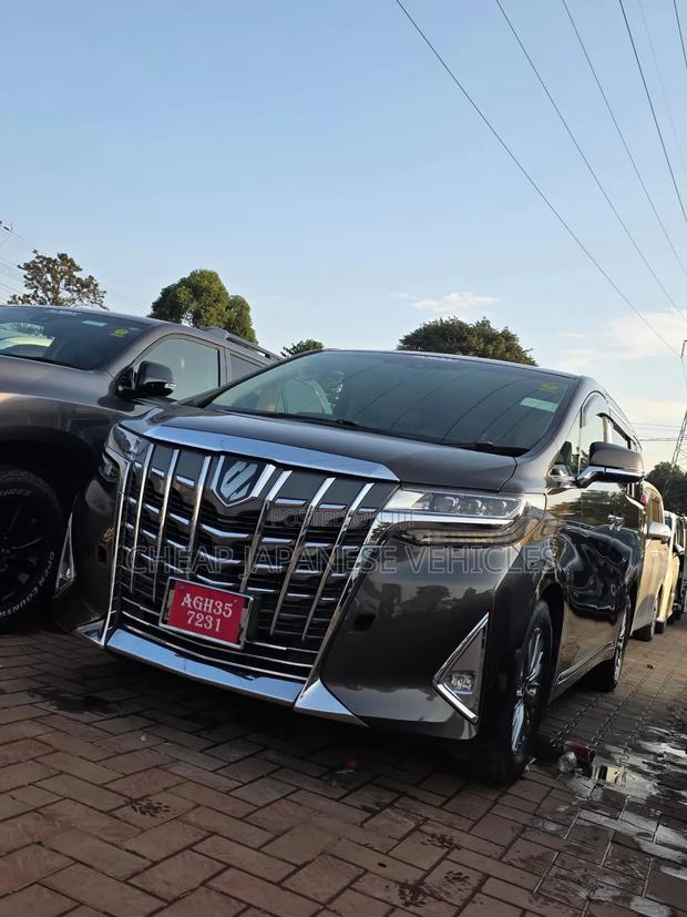 Toyota Alphard 2.5 Petrol AWD 2019 Beige