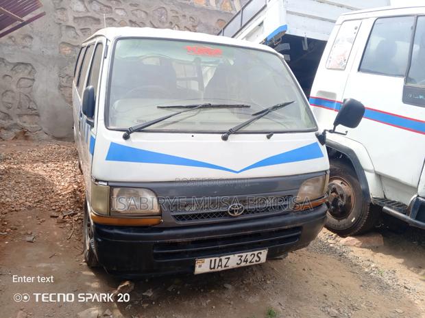 Toyota Grand HiAce 1999 White