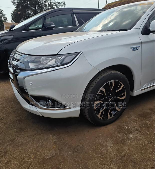 Mitsubishi Outlander 2.0 PHEV AWD 2017 White