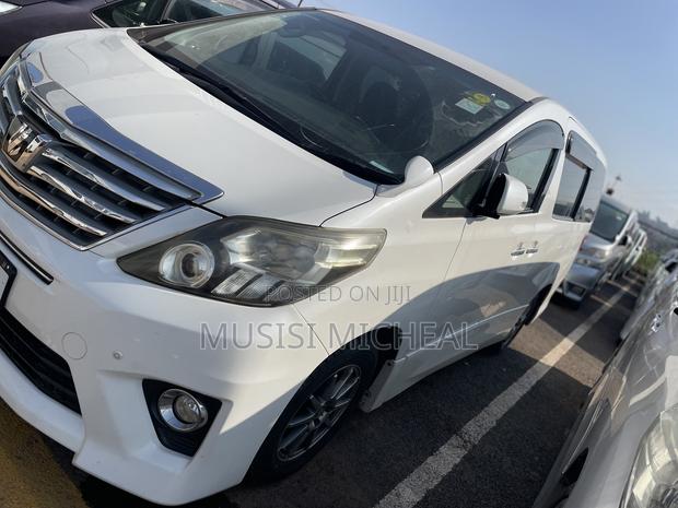 Toyota Alphard 2.4 Petrol AWD 2012 White
