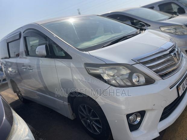 Toyota Alphard 2.4 Petrol AWD 2012 White