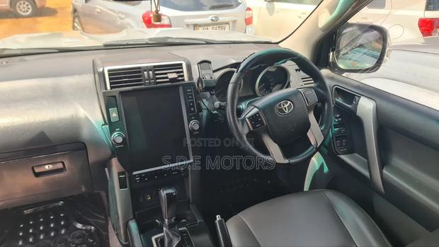 Toyota Land Cruiser Prado 2017 Gray