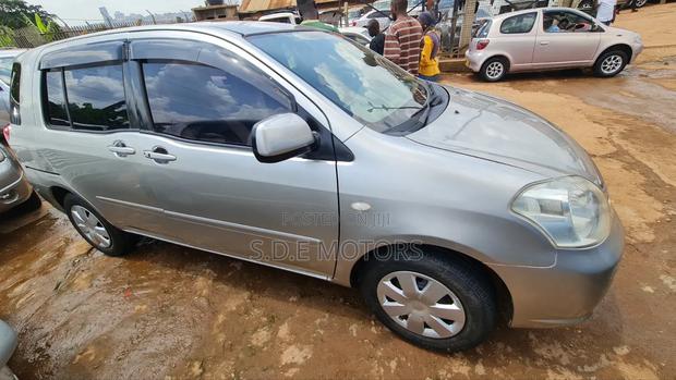 Toyota Raum 1.5 FWD 2008 Gold