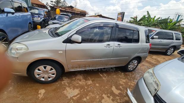 Toyota Raum 1.5 FWD 2008 Gold
