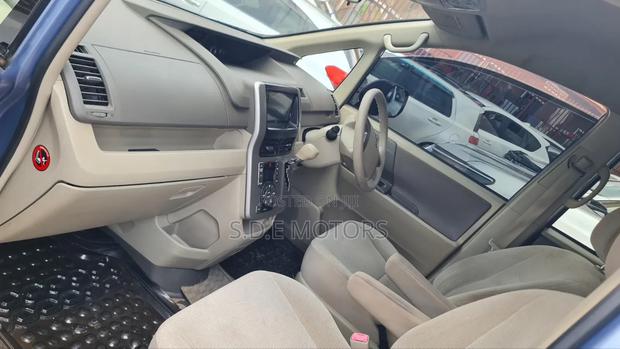 Toyota Noah 2.0 143hp AWD (8 Seater) 2009 Matt Black