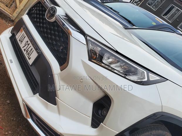 Toyota RAV4 2020 White