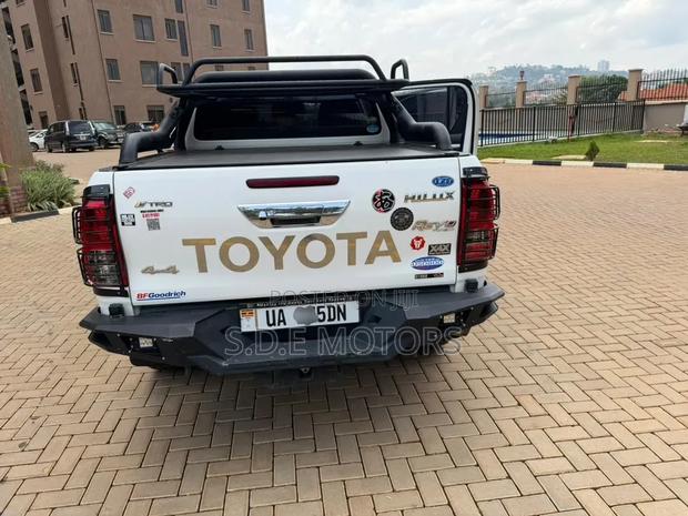 Toyota Hilux 2018 White