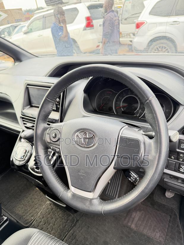 Toyota Noah 2.0 FWD (7 Seater) 2018 Blue