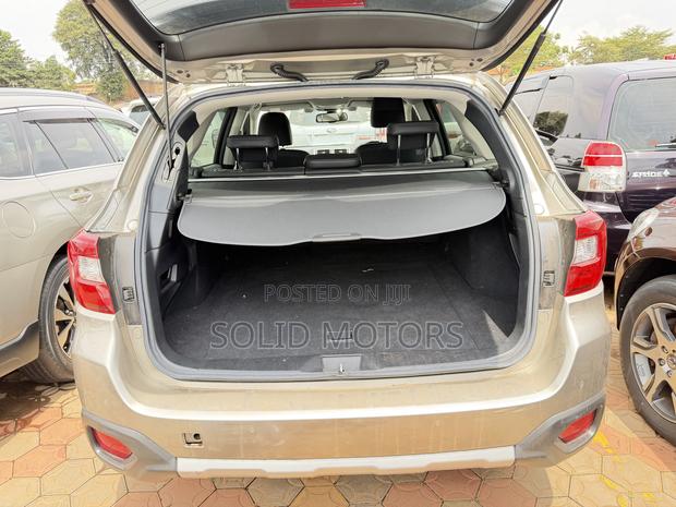 Subaru Outback 2.5i Limited AWD 2017 Gold