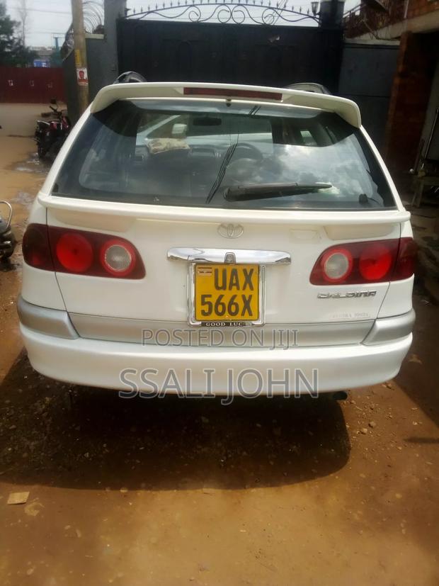 Toyota Caldina 2000 White
