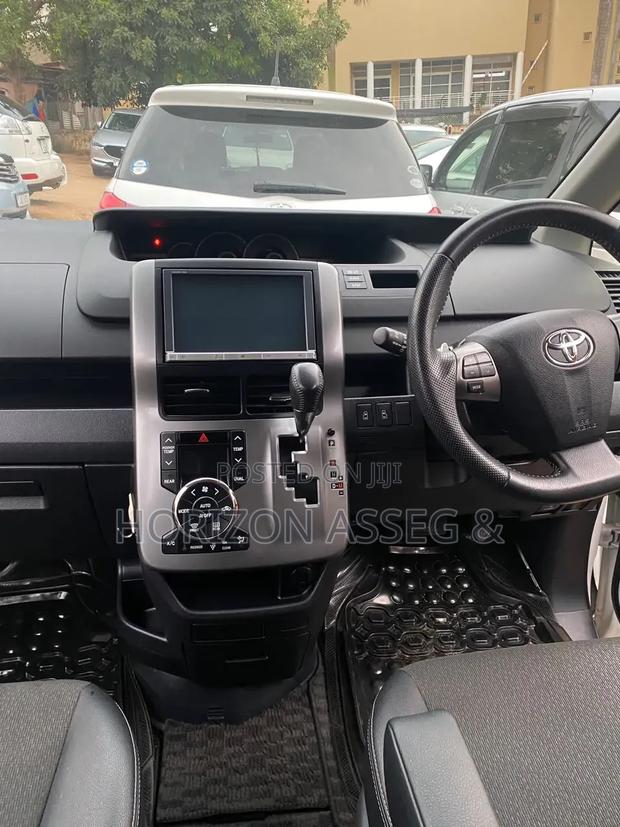 Toyota Voxy 2013 White