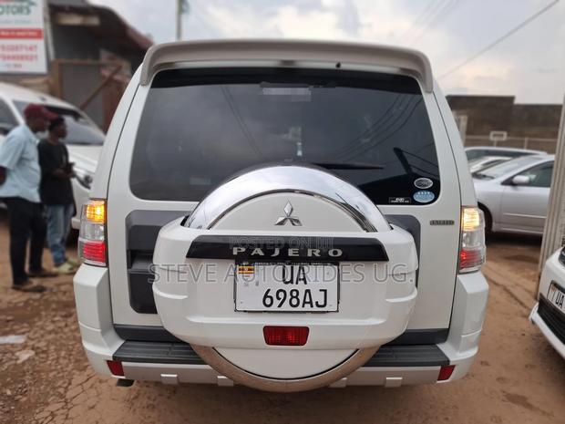 Mitsubishi Pajero 2012 White