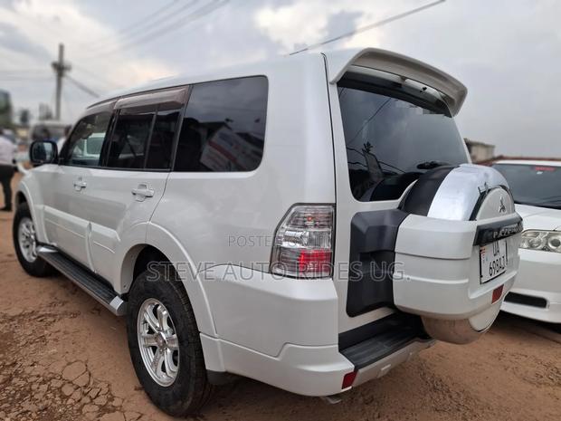 Mitsubishi Pajero 2012 White