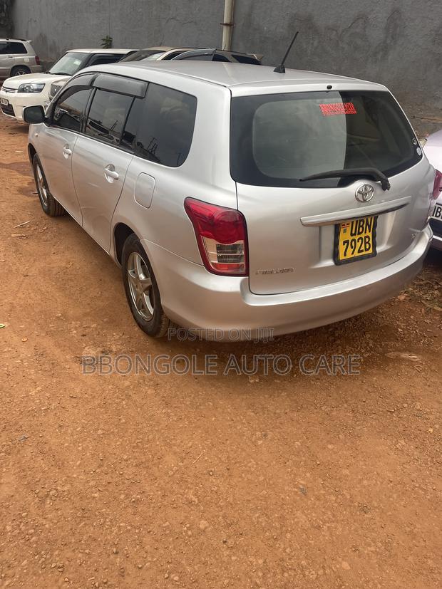 Toyota Corolla Fielder 2010 Silver