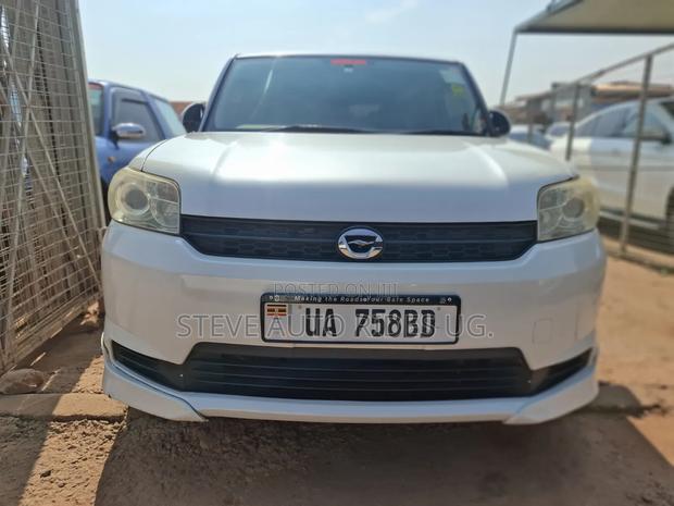 Toyota Corolla Rumion 2011 White