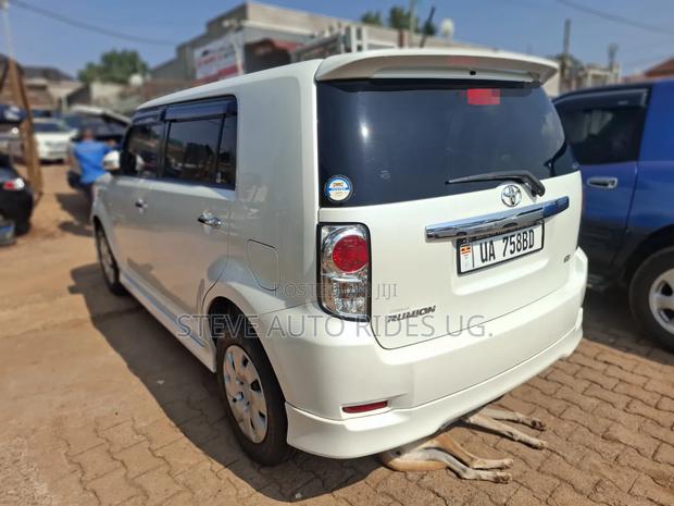 Toyota Corolla Rumion 2011 White