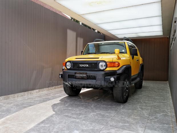 Toyota FJ Cruiser 2012 Yellow