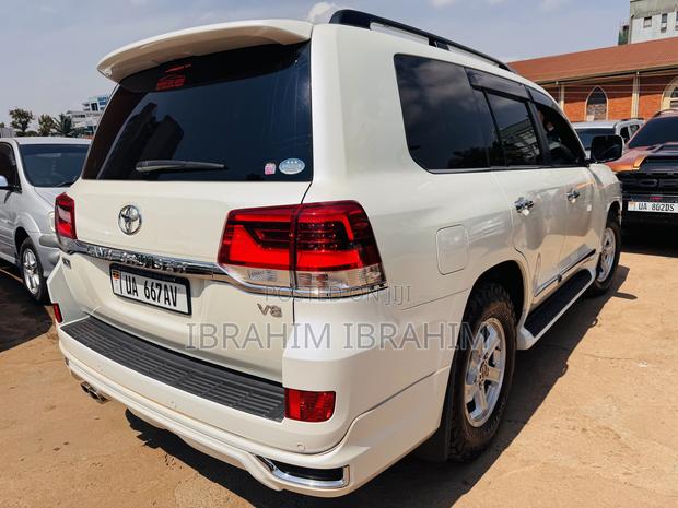 Toyota Land Cruiser 2018 White