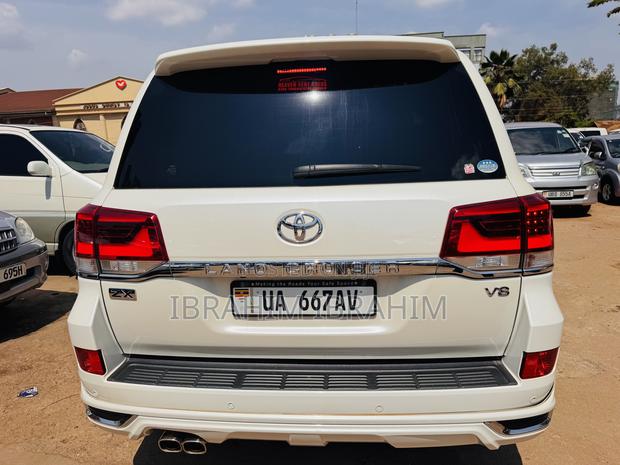 Toyota Land Cruiser 2018 White