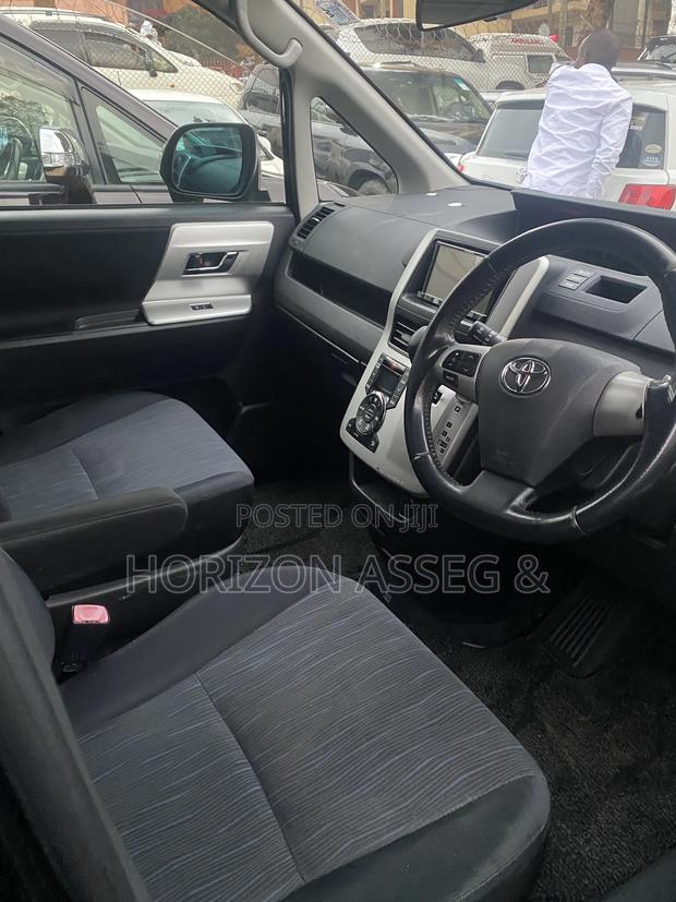 Toyota Voxy V 2WD 7-Seater 2013 Black