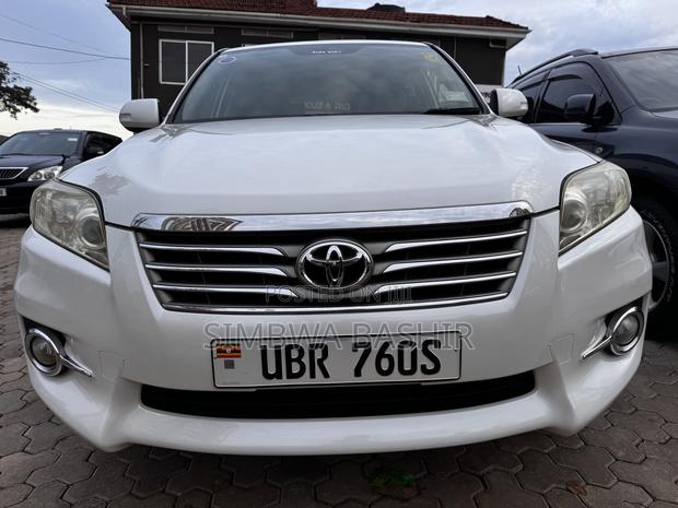 Toyota Vanguard 2013 White