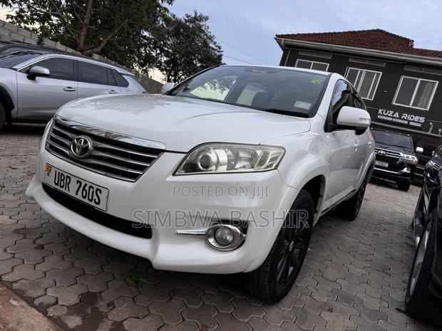 Toyota Vanguard 2013 White