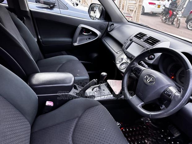 Toyota Vanguard 2013 White