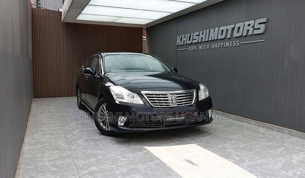 Toyota Crown 2012 Black