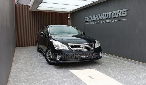 Toyota Crown 2012 Black
