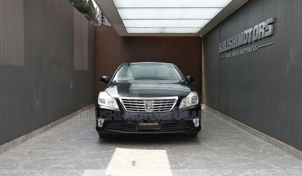 Toyota Crown 2012 Black