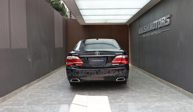 Toyota Crown 2012 Black