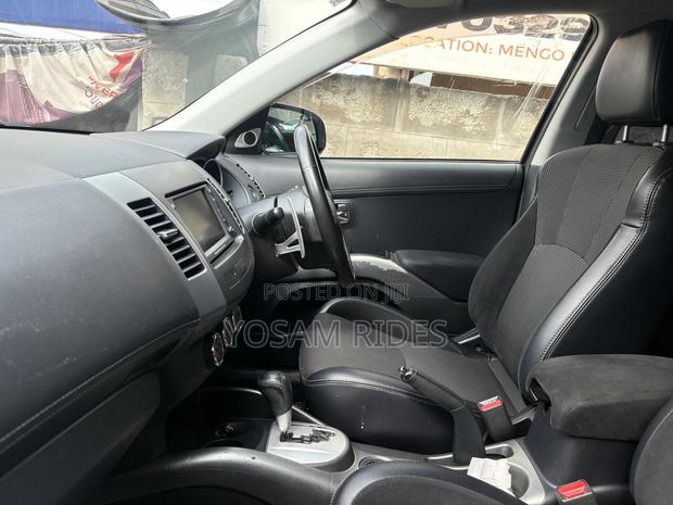 Mitsubishi Outlander 2012 Black