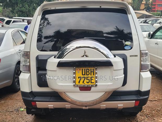Mitsubishi Pajero 2012 White