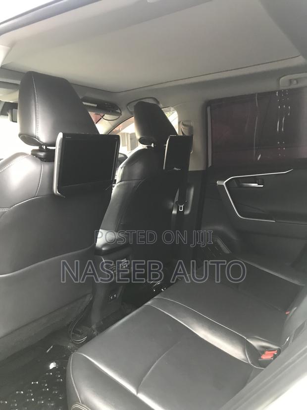 Toyota RAV4 2019 White