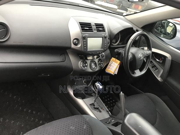 Toyota Vanguard 2011 White