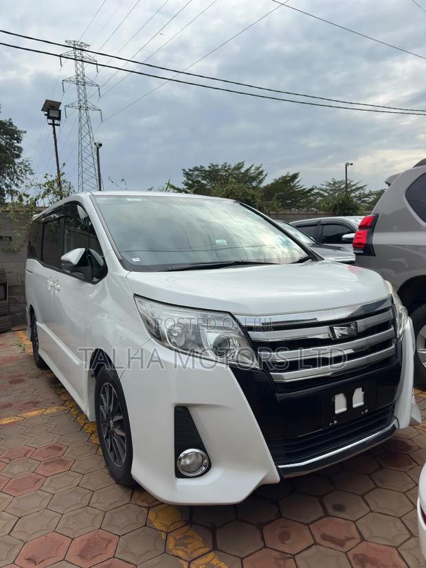 Toyota Noah 2014 White