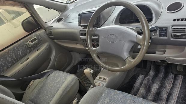 Toyota Corolla Spacio 2000 Silver