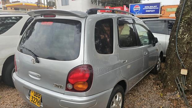 Toyota Corolla Spacio 2000 Silver
