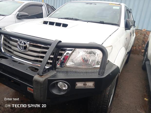 Toyota Hilux 2012 White