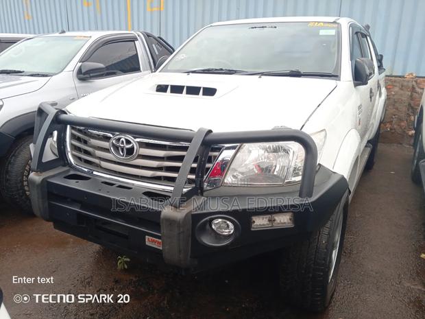 Toyota Hilux 2012 White