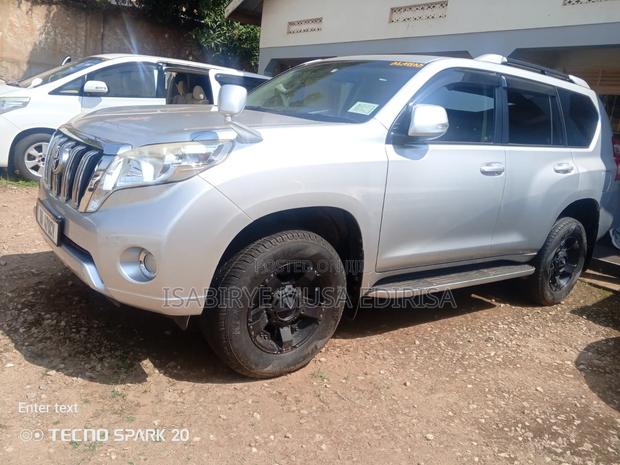 Toyota Land Cruiser 2016 White