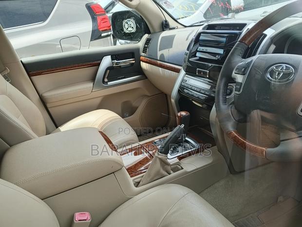 Toyota Land Cruiser 2013 White