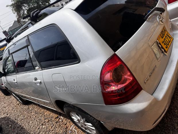 Toyota Corolla Fielder 2005 Silver