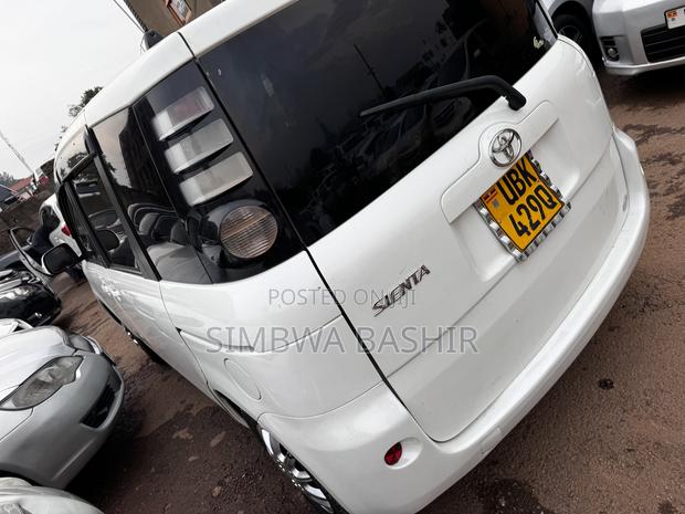 Toyota Sienta 2006 White