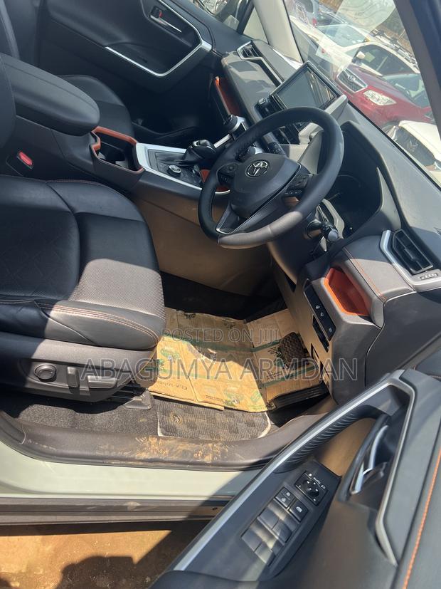Toyota RAV4 Adventure AWD 2020 Beige