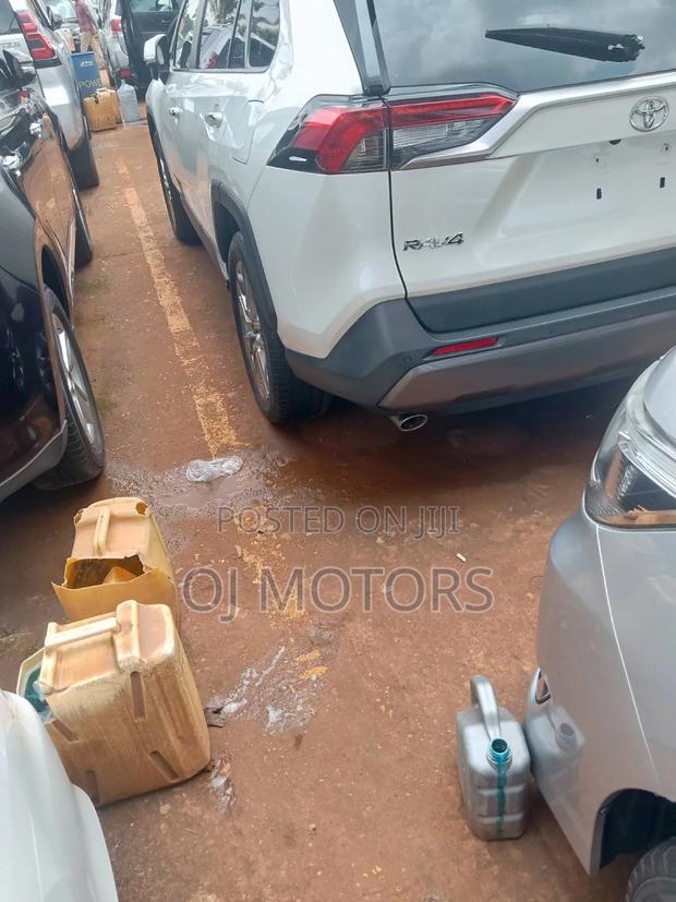 Toyota RAV4 2020 White