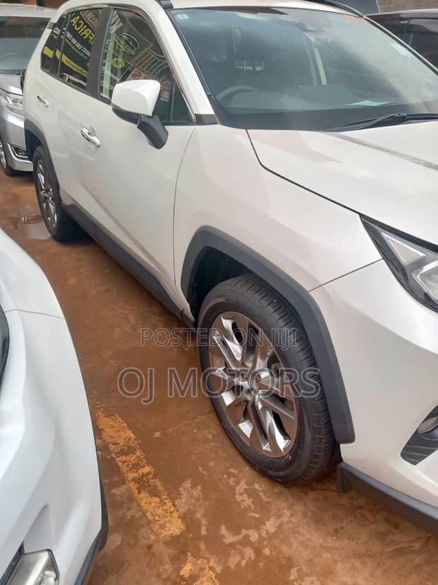 Toyota RAV4 2020 White